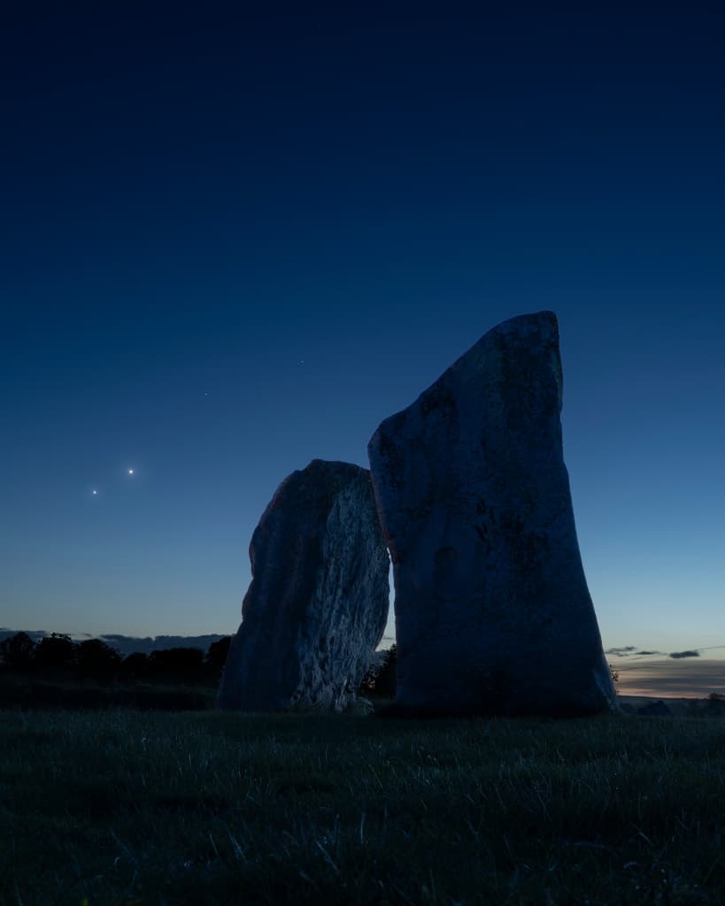 Venus and Jupiter: Conjunction from Avebury | © · Josh Dury