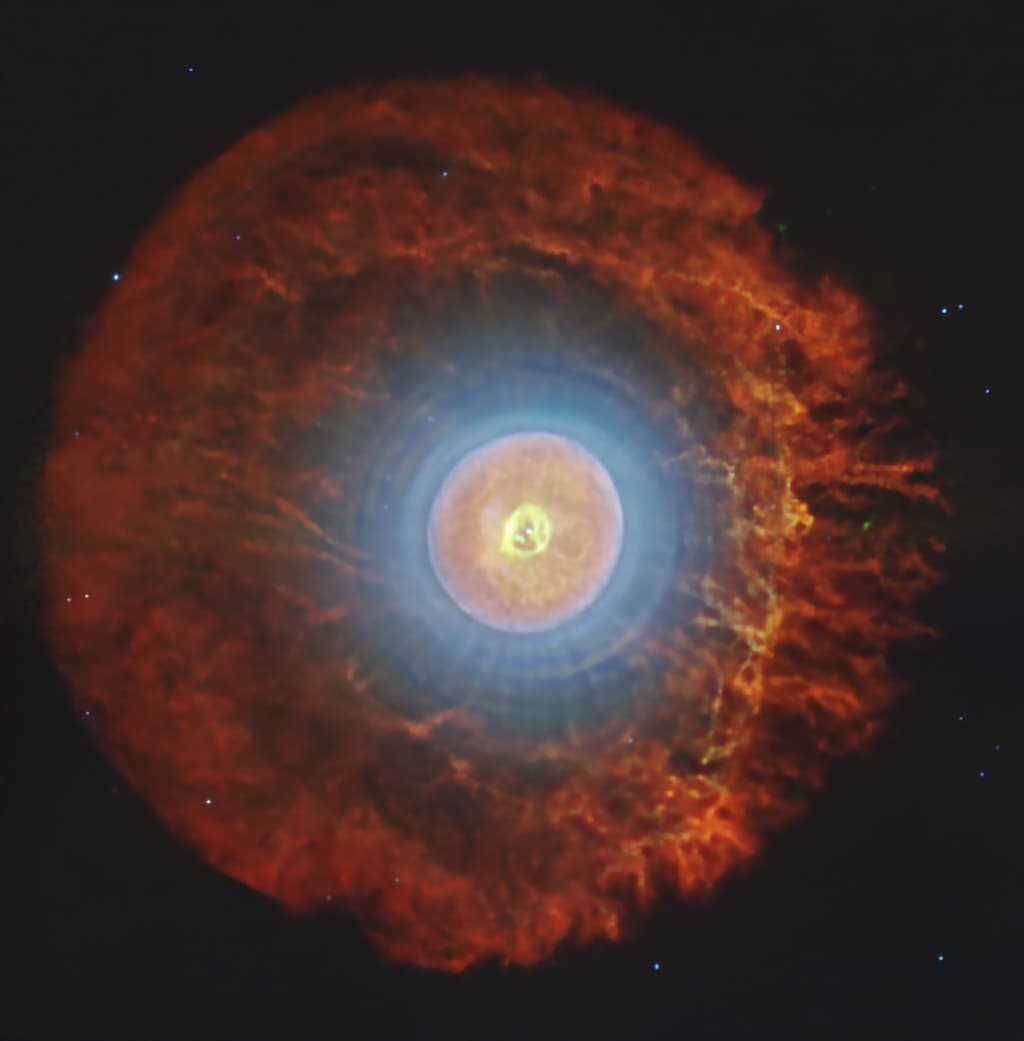 A Planetary Nebula with Cosmic Buckyballs | © · undefined