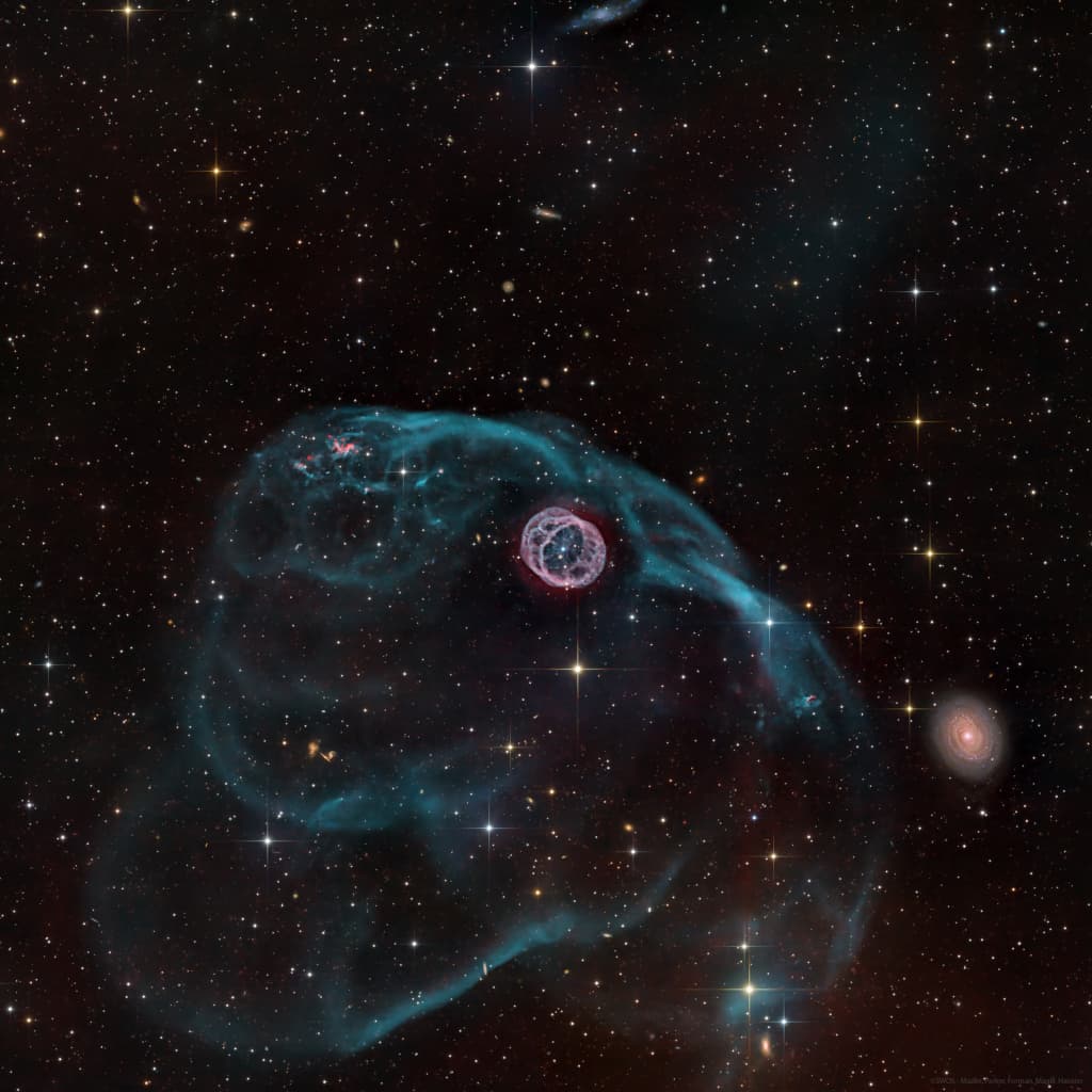 Longmore 8: The Hamster Wheel Nebula | © · Mazlin, 
Parker, Forman, Magill, 
Hanson

Text:
Keighley Rockcliffe  
(NASA
GSFC, 
UMBC CSST, 
CRESST II)