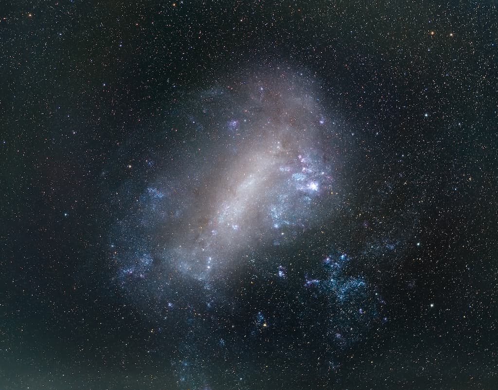 The Large Magellanic Cloud | © · Monica Mesa
 Text: 
Cecilia Chirenti 
(NASA
GSFC, 
UMCP, 
CRESST II)