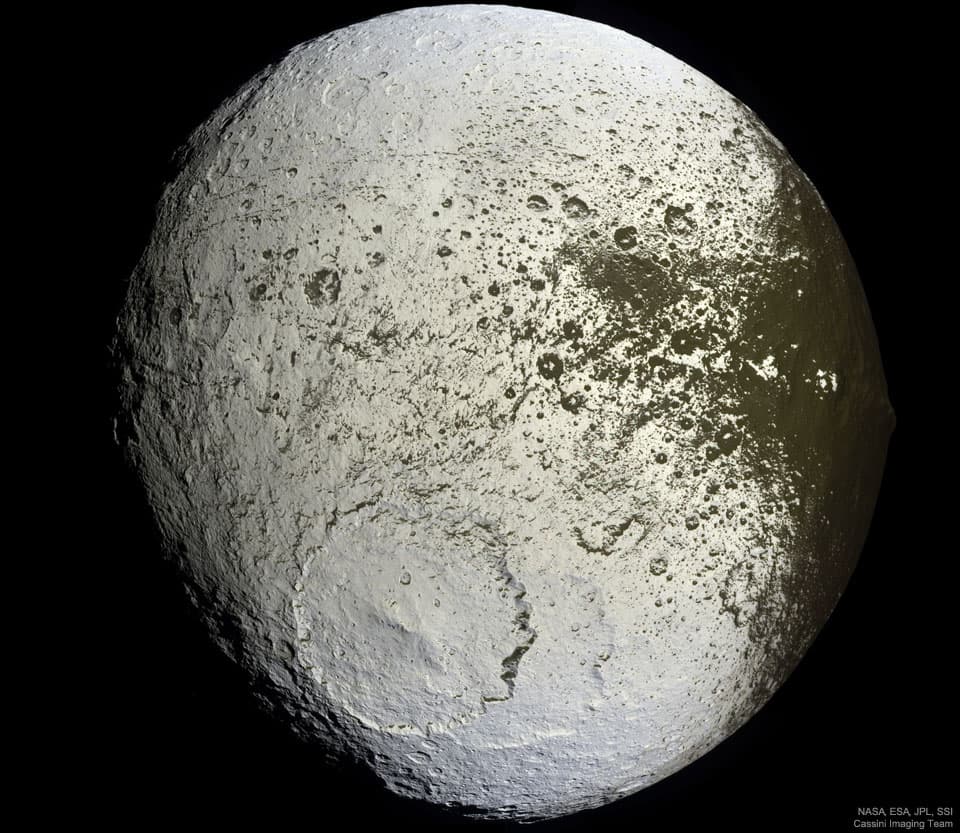 Saturn's Iapetus: Painted Moon | © · undefined