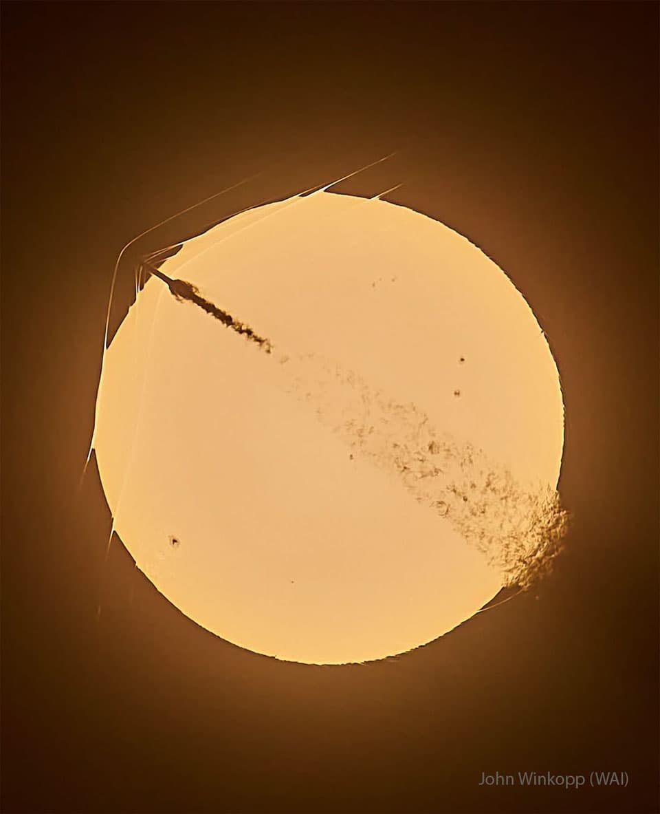 Triple Shockwave from Sun Crossing Rocket | © · John Winkopp
(WAI Media)